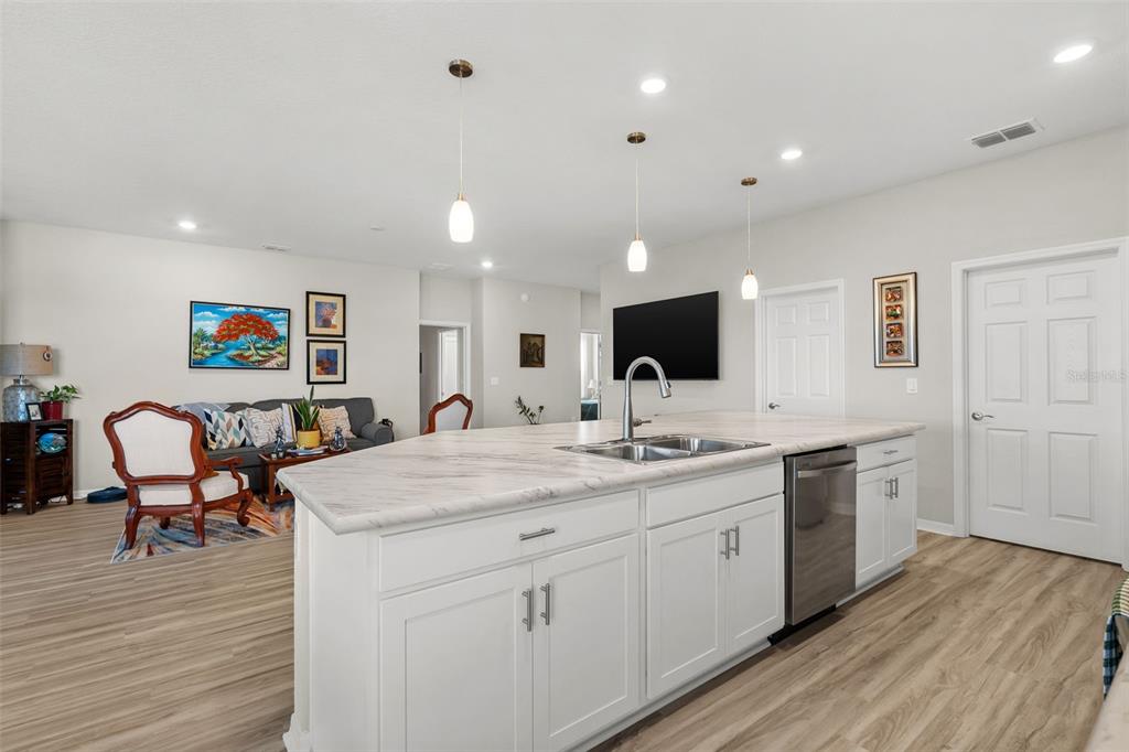 1553 FLEUR DRIVE gallery image #8