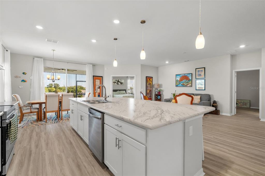 1553 FLEUR DRIVE gallery image #9