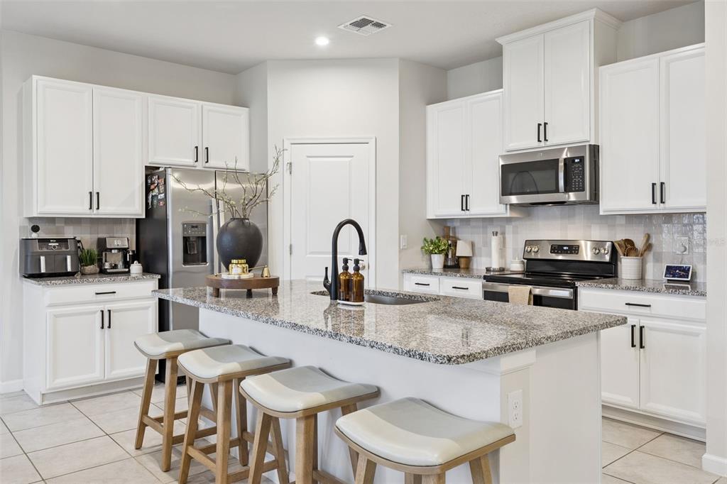 1472 EUCALYPTUS WAY gallery image #8