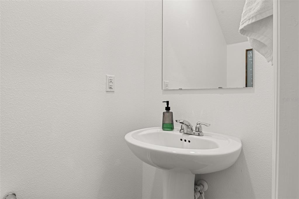 1066 BERRY LANE gallery image #19