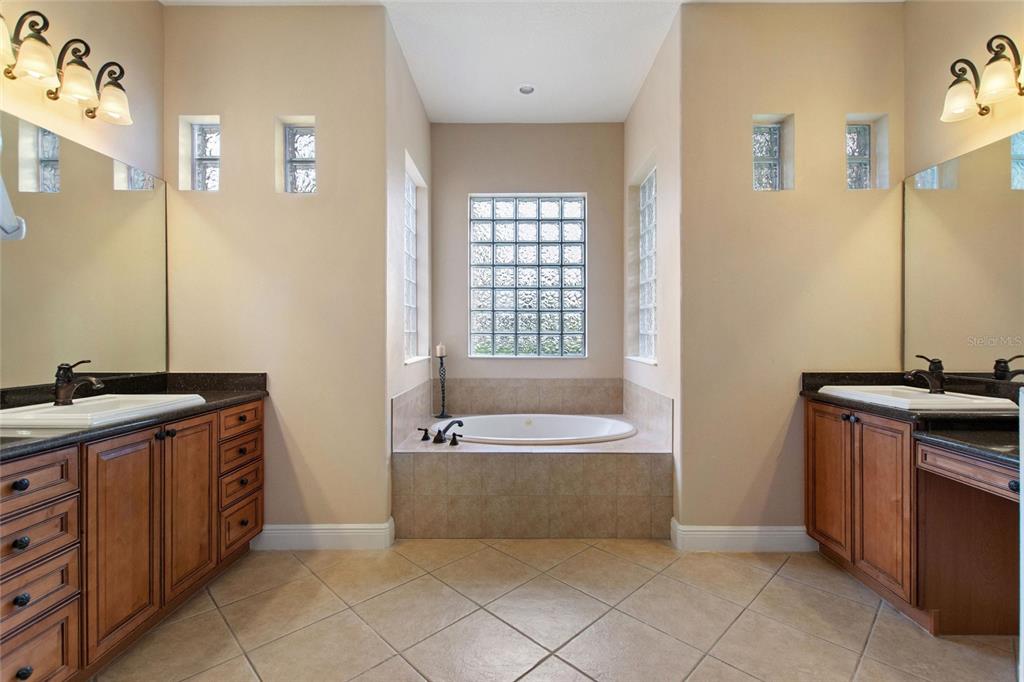 807 BELLA VIANA ROAD gallery image #26