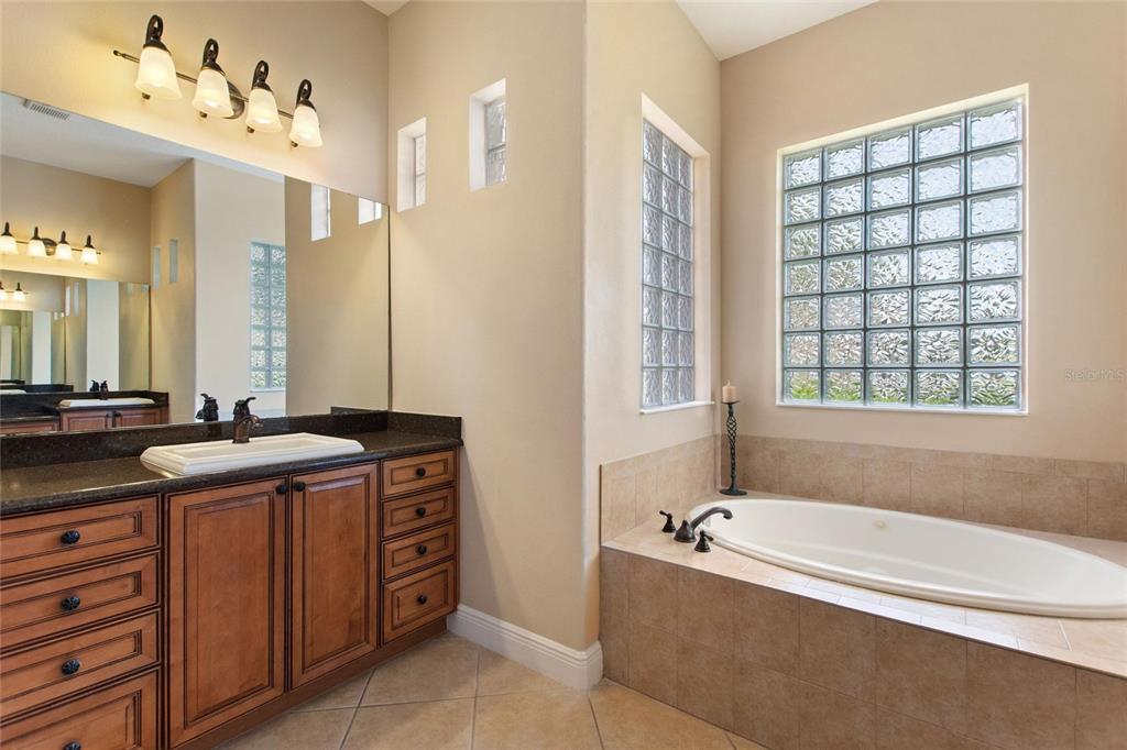 807 BELLA VIANA ROAD gallery image #28