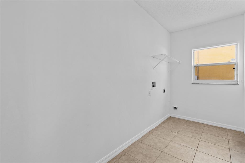 4556 FICUS TREE ROAD gallery image #23