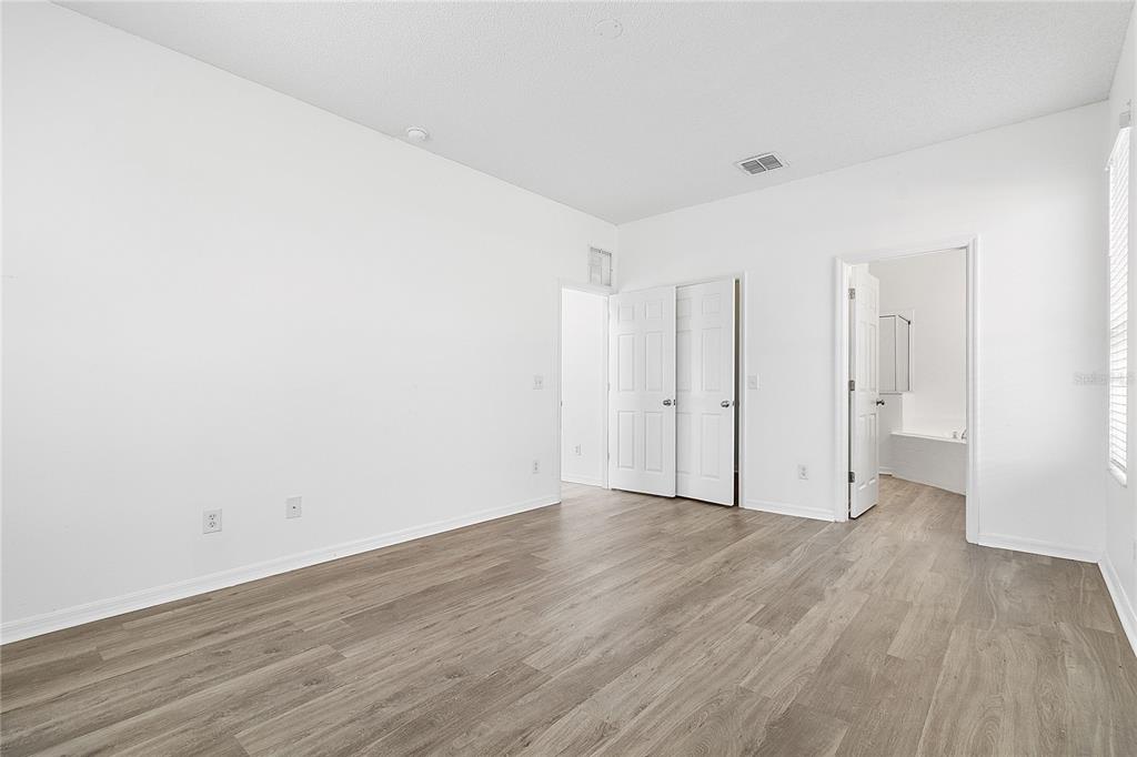1060 SEASONS BOULEVARD gallery image #21