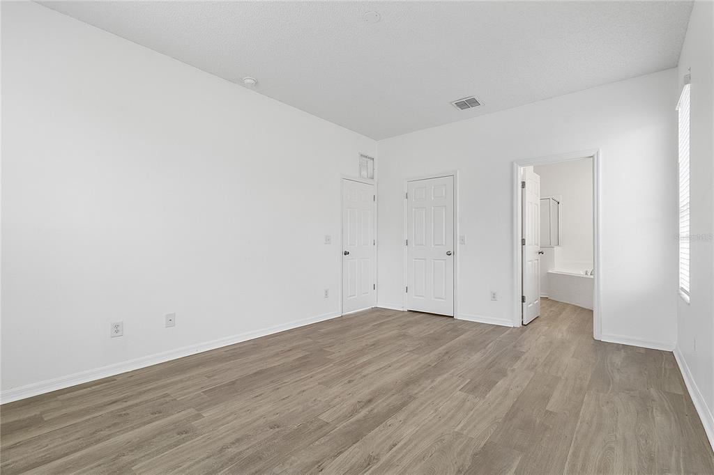 1060 SEASONS BOULEVARD gallery image #22