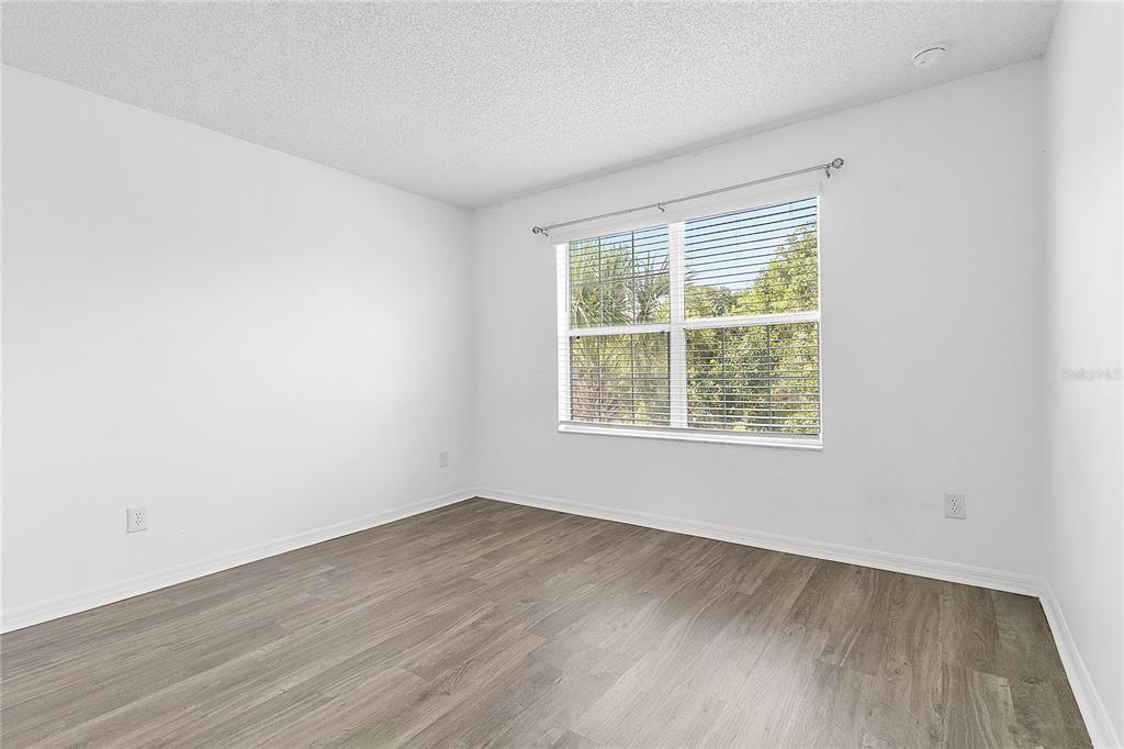 1060 SEASONS BOULEVARD gallery image #25