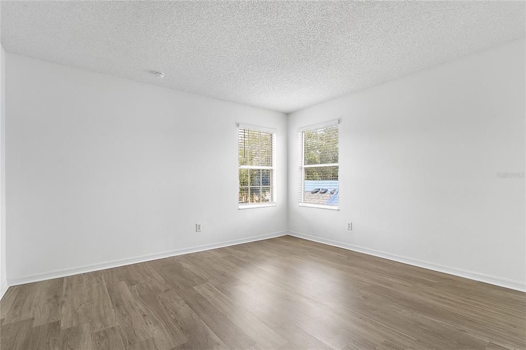 1060 SEASONS BOULEVARD gallery image #29
