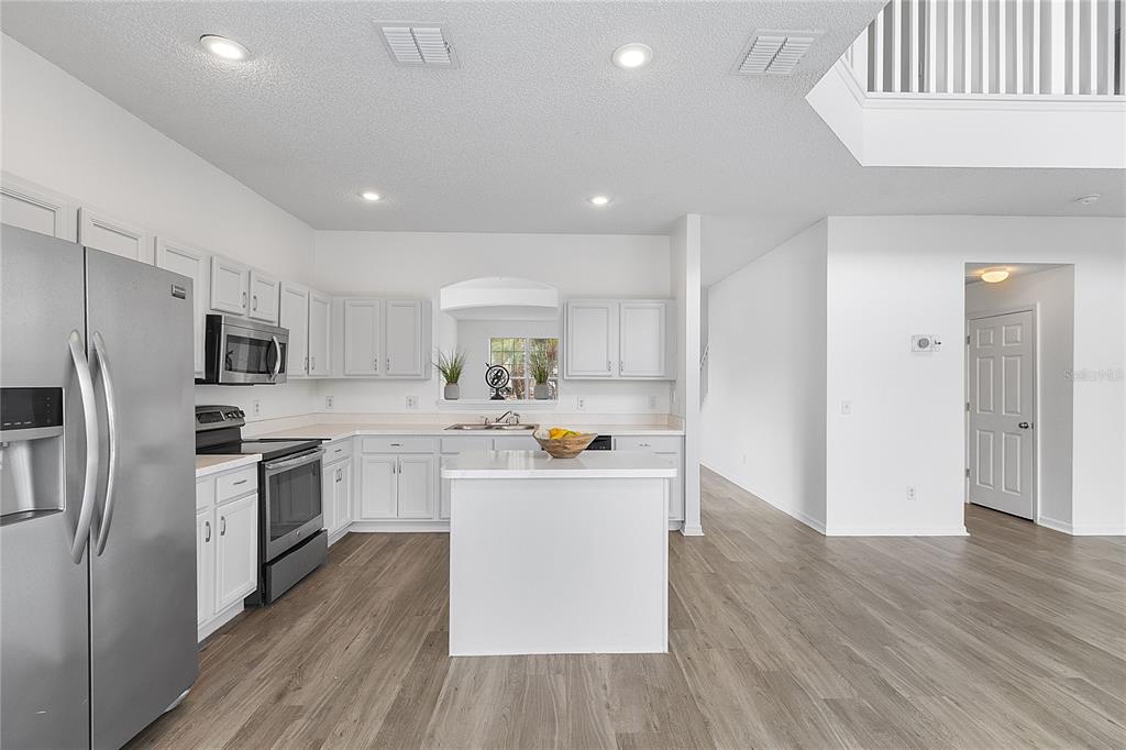 1060 SEASONS BOULEVARD gallery image #5