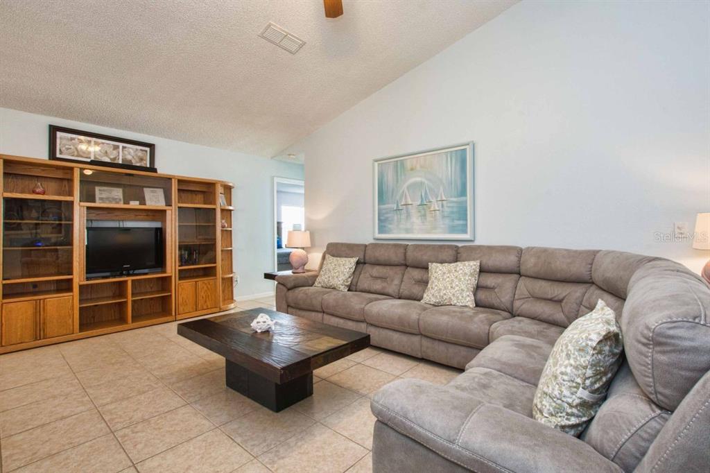 1529 INDIAN OAKS TRAIL gallery image #10