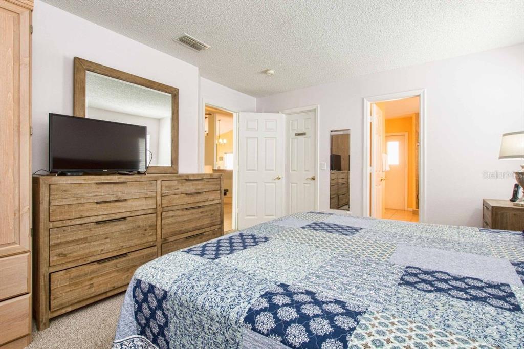 1529 INDIAN OAKS TRAIL gallery image #24