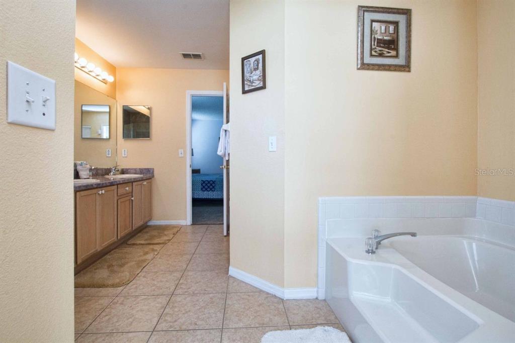 1529 INDIAN OAKS TRAIL gallery image #27