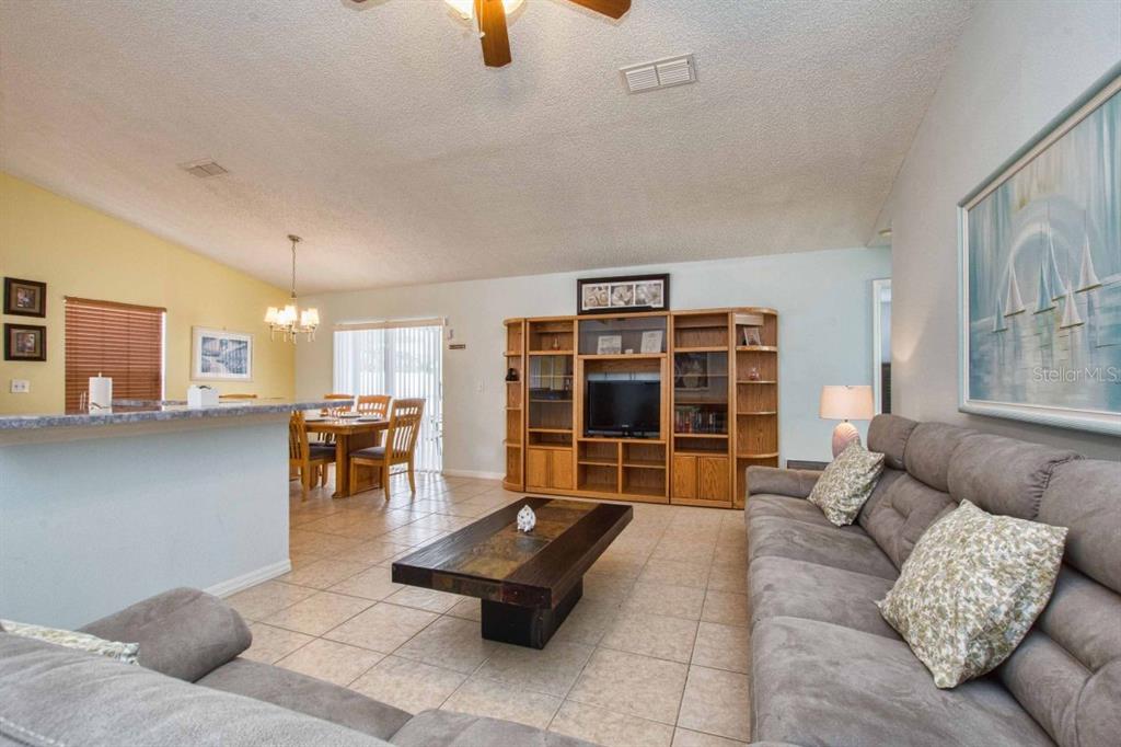 1529 INDIAN OAKS TRAIL gallery image #9