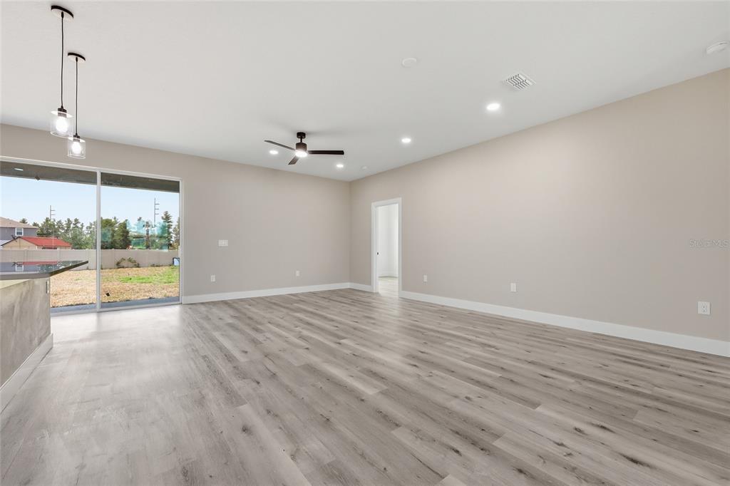 367 CAMELLIA COURT gallery image #11
