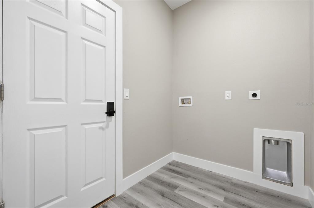 367 CAMELLIA COURT gallery image #28
