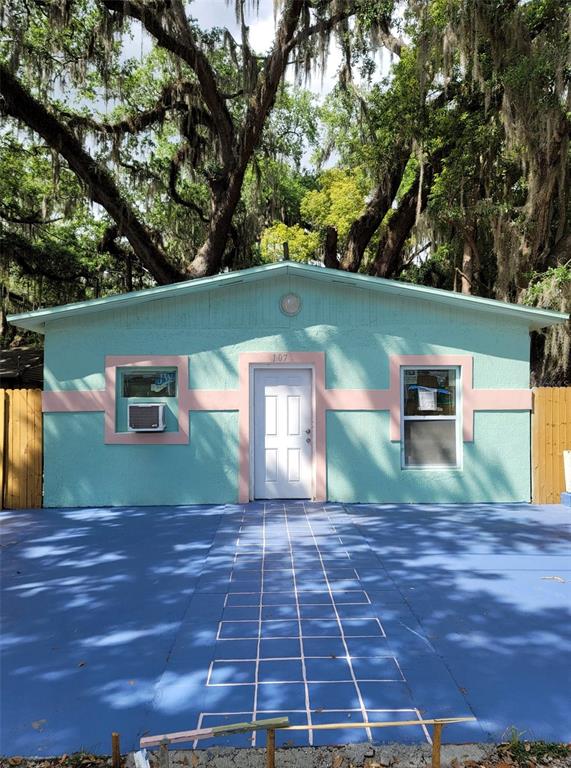 107 E CYPRESS STREET gallery image #1