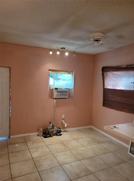 107 E CYPRESS STREET gallery image #9
