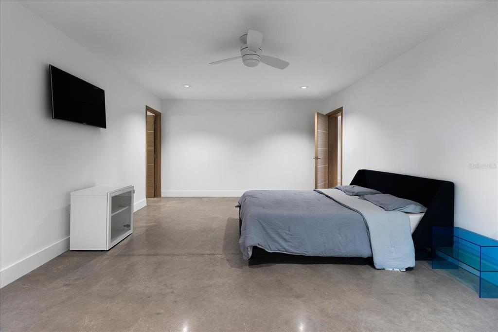 3807 S SEMORAN BOULEVARD gallery image #18