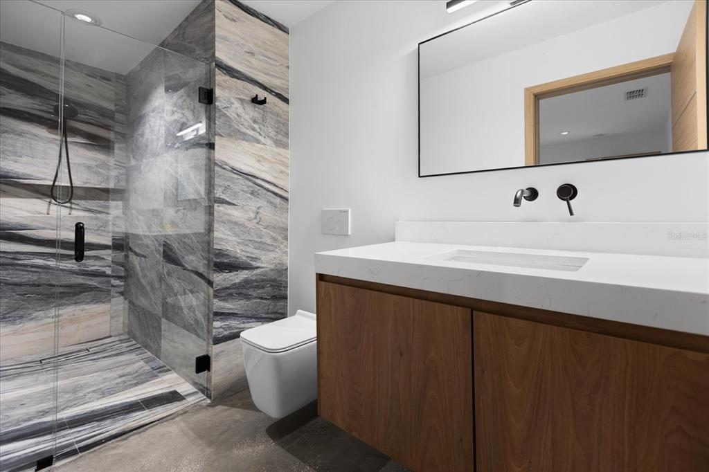 3807 S SEMORAN BOULEVARD gallery image #19
