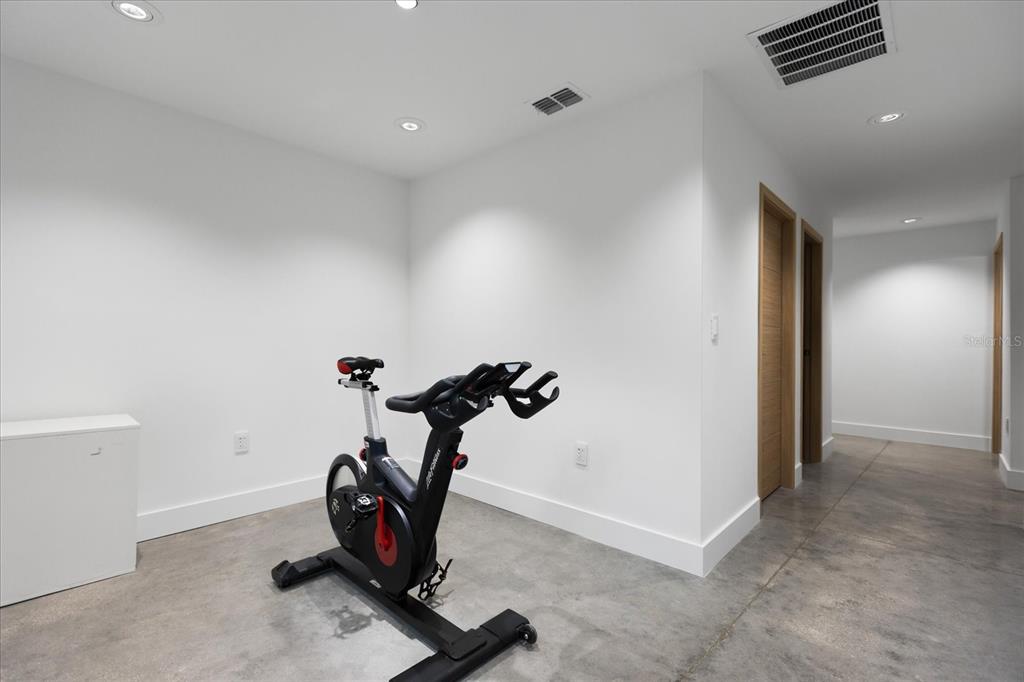 3807 S SEMORAN BOULEVARD gallery image #25