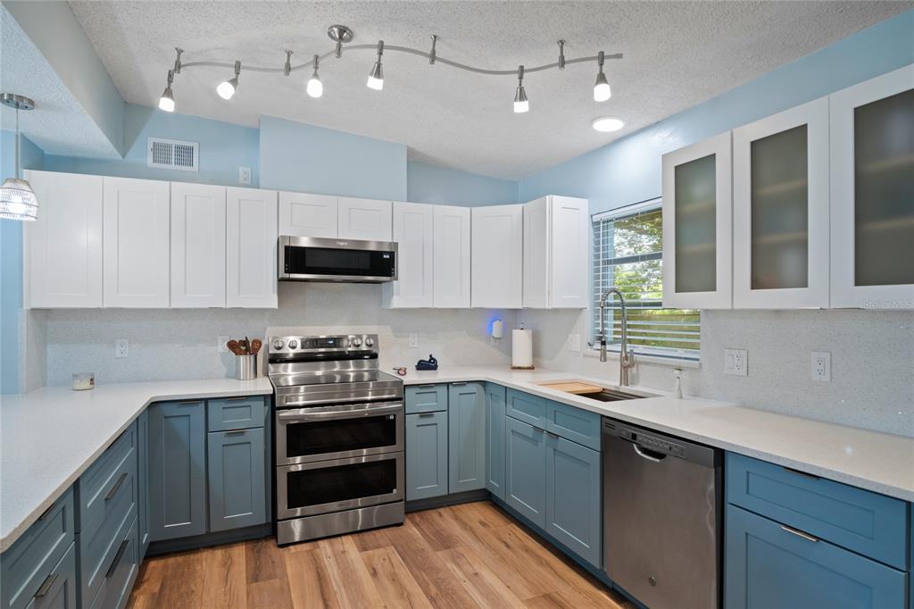 1840 N POWERS DRIVE gallery image #10