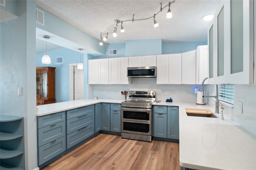 1840 N POWERS DRIVE gallery image #9