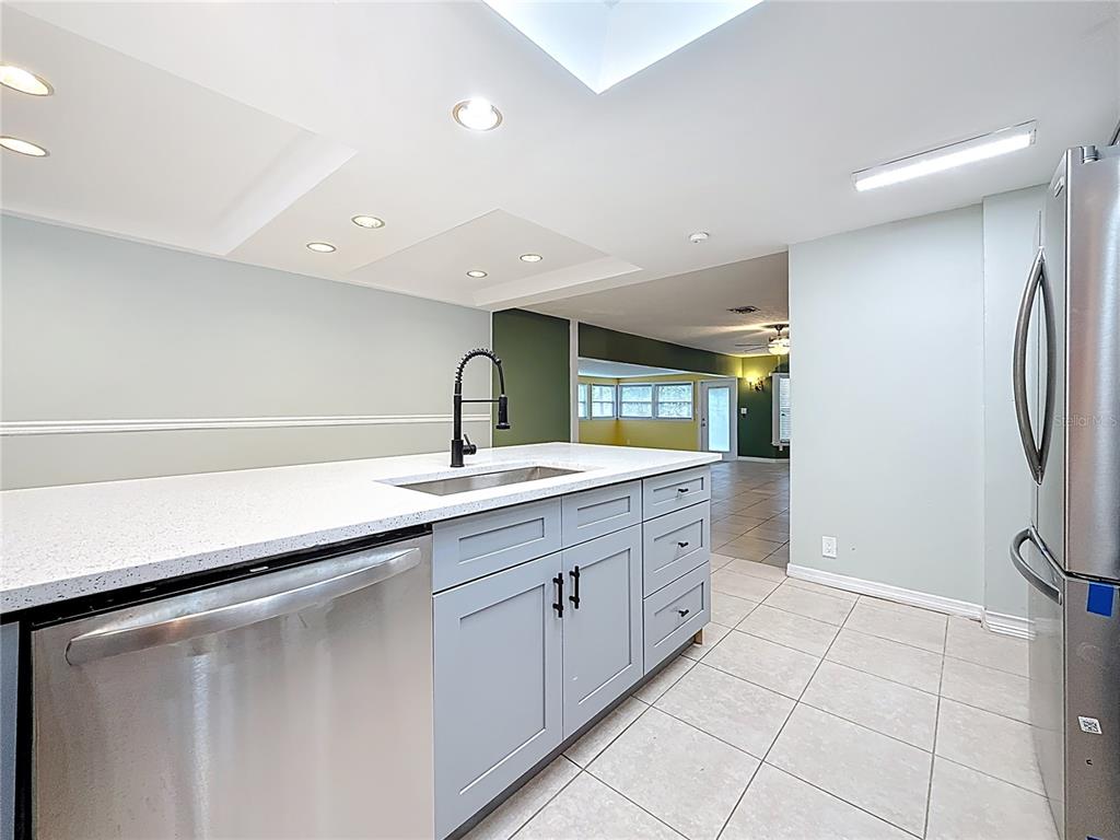 307 FERN CLIFF AVENUE gallery image #12