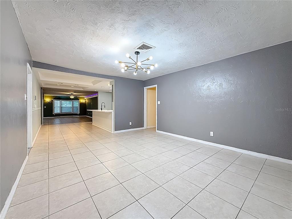 307 FERN CLIFF AVENUE gallery image #13