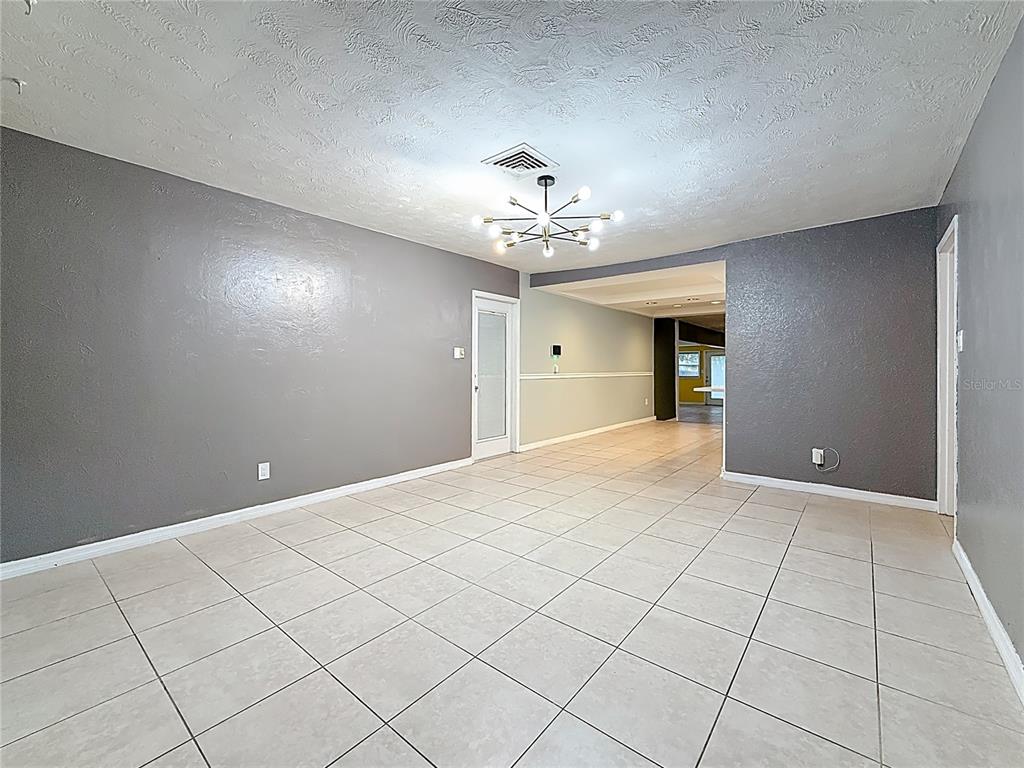 307 FERN CLIFF AVENUE gallery image #14