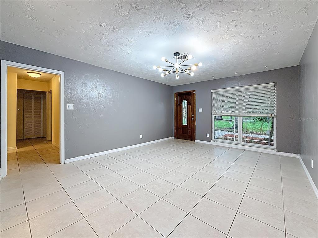 307 FERN CLIFF AVENUE gallery image #16
