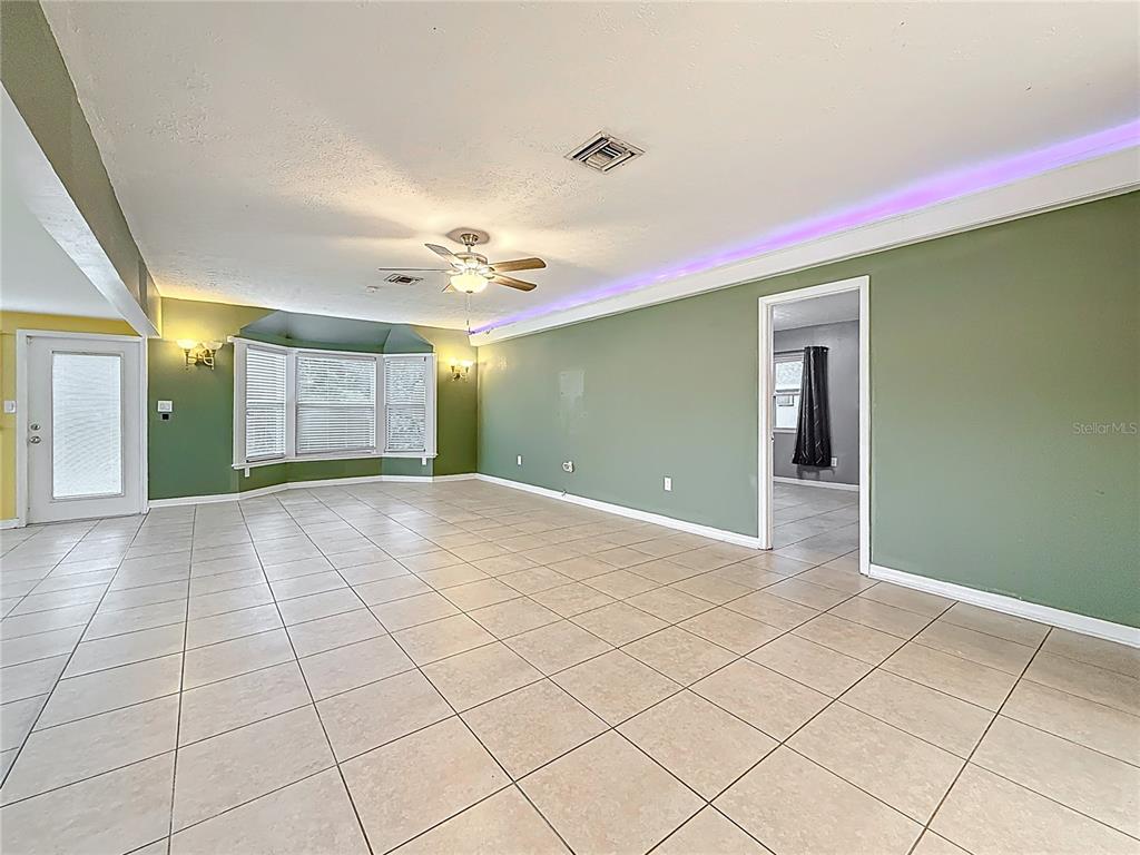 307 FERN CLIFF AVENUE gallery image #18