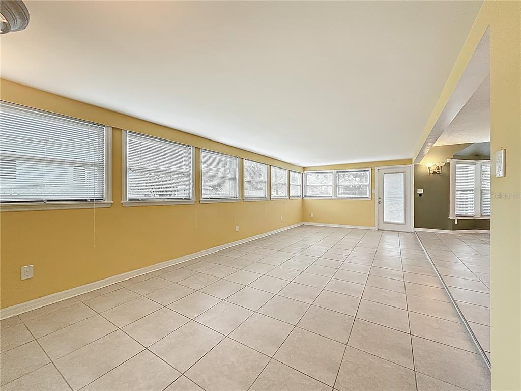 307 FERN CLIFF AVENUE gallery image #21