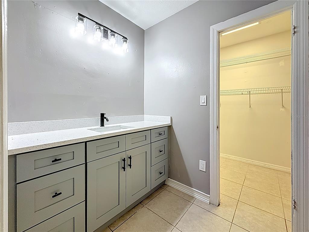 307 FERN CLIFF AVENUE gallery image #28