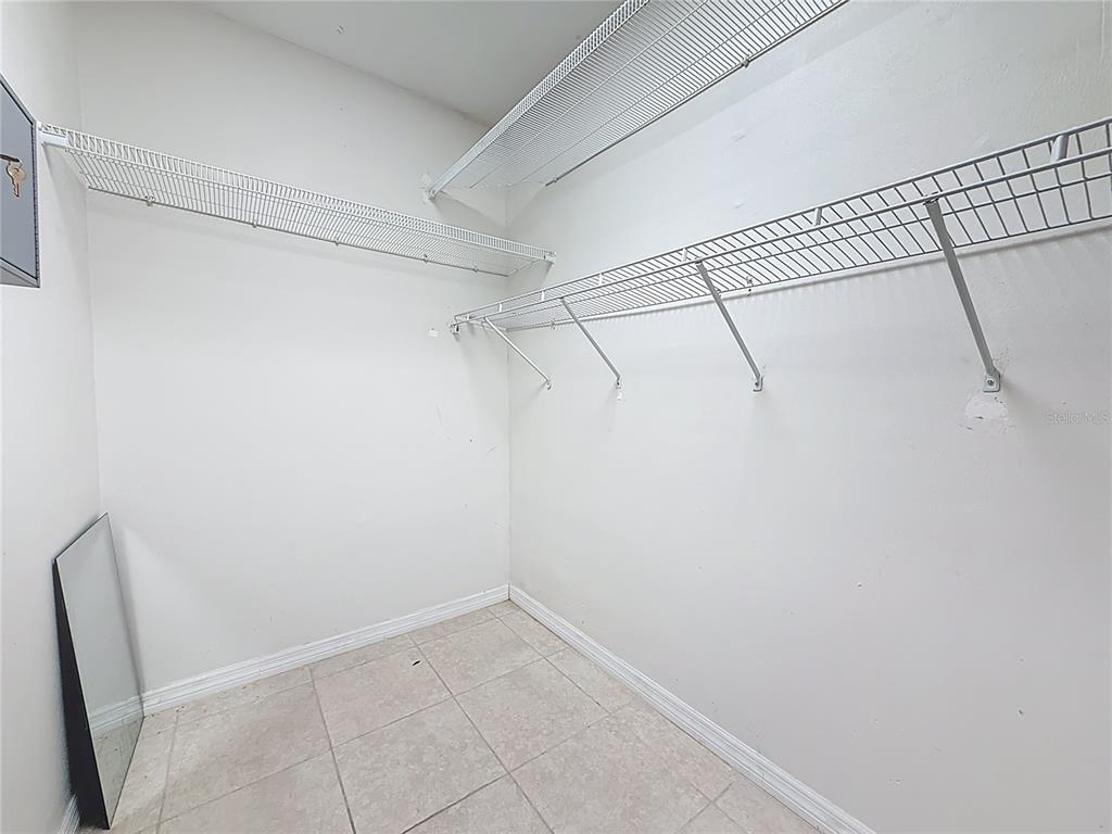307 FERN CLIFF AVENUE gallery image #32