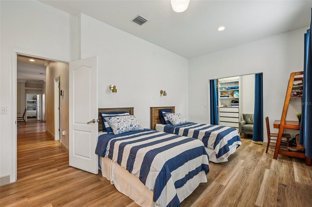 11325 HIDDEN VALLEY LANE gallery image #32
