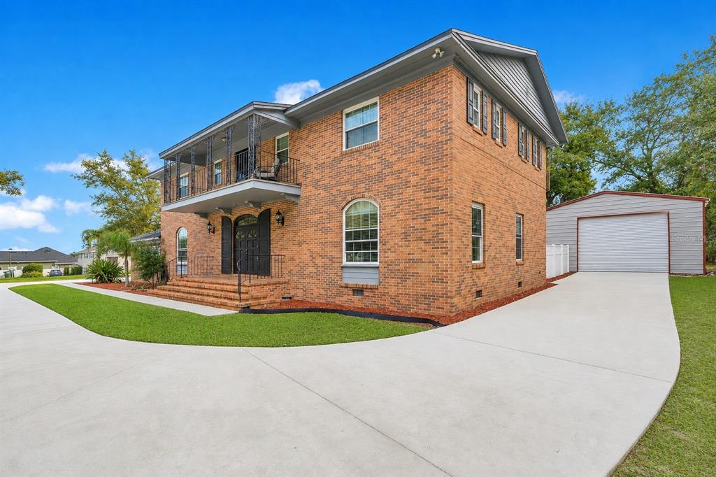 811 FAIRLINGTON DRIVE gallery image #2