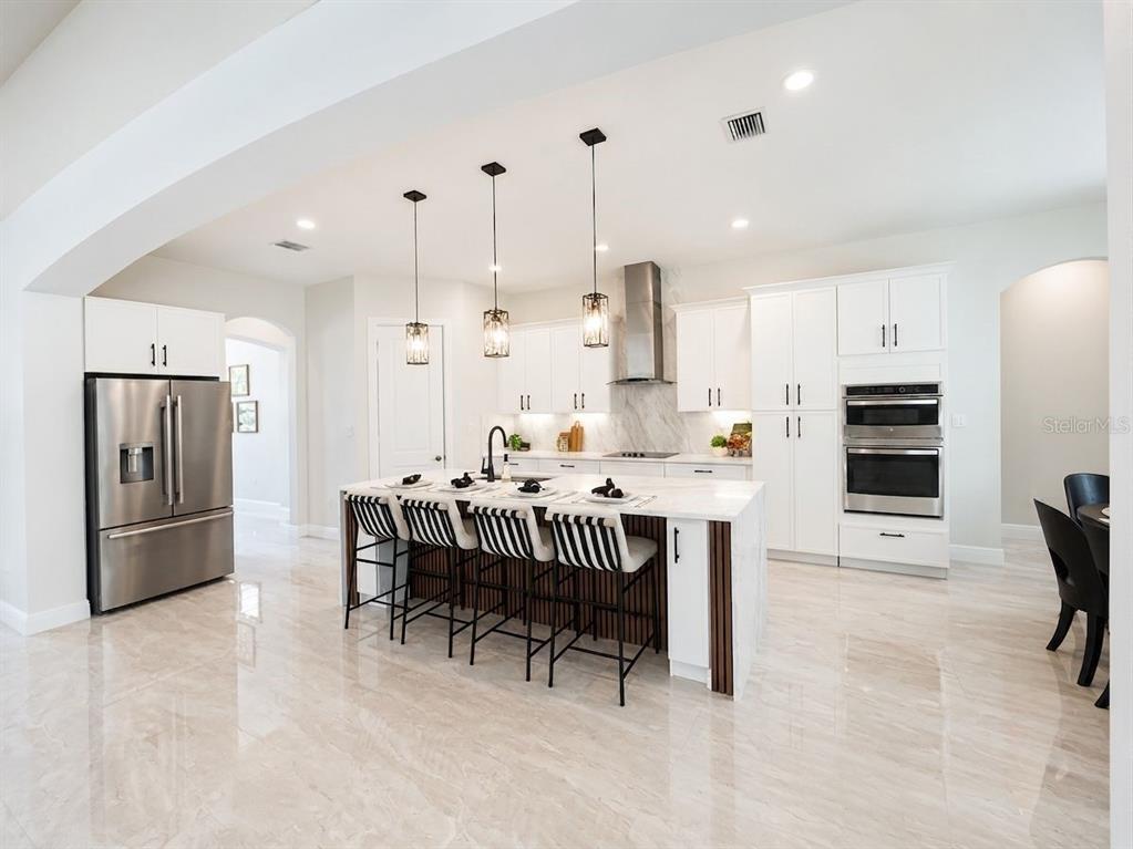 10700 PONTOFINO CIRCLE gallery image #19