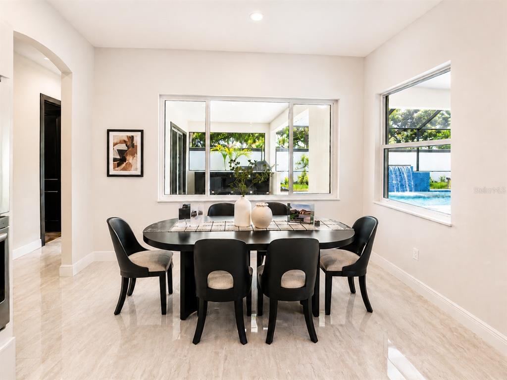 10700 PONTOFINO CIRCLE gallery image #24