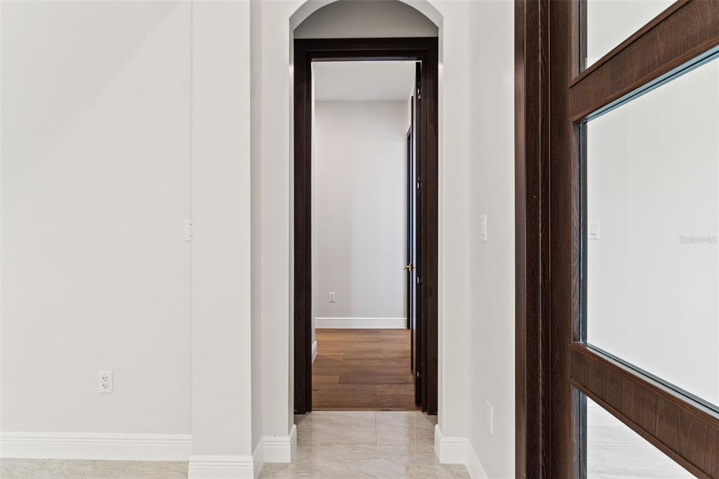 10700 PONTOFINO CIRCLE gallery image #25
