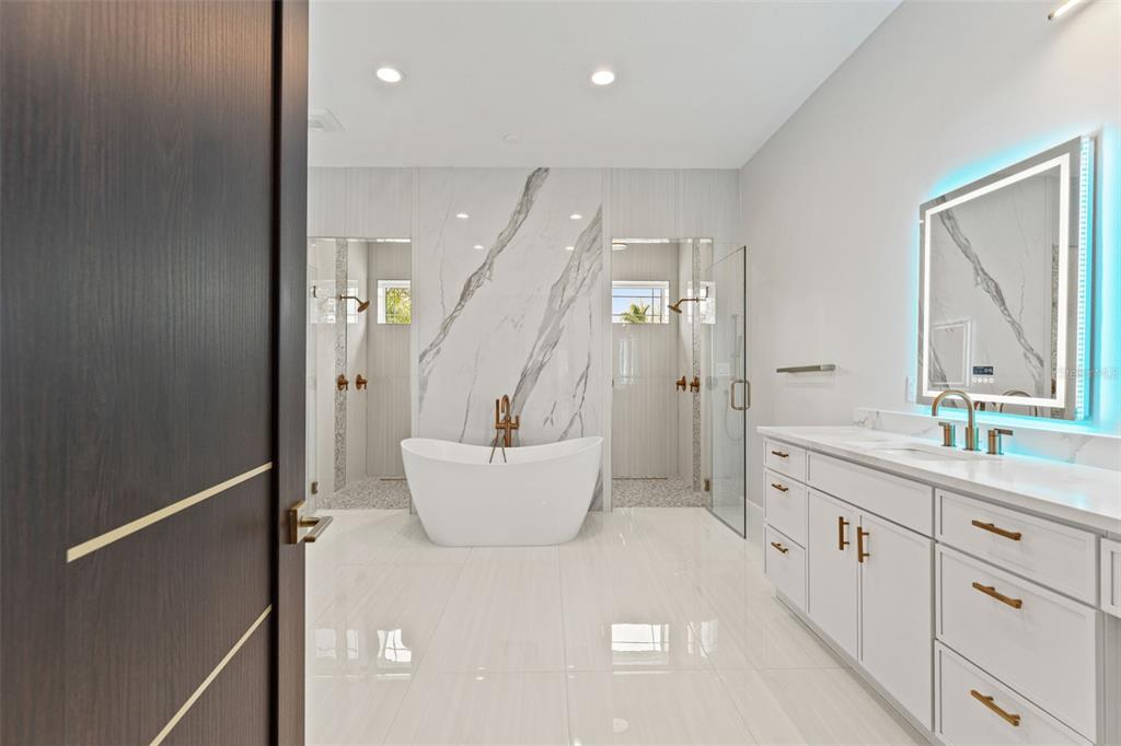 10700 PONTOFINO CIRCLE gallery image #29
