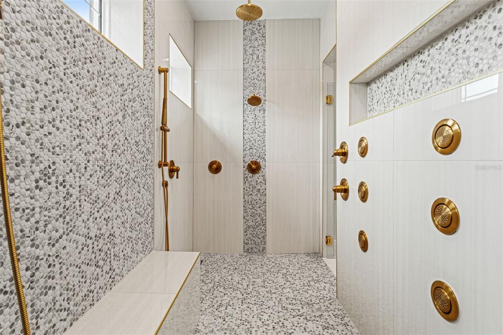 10700 PONTOFINO CIRCLE gallery image #33