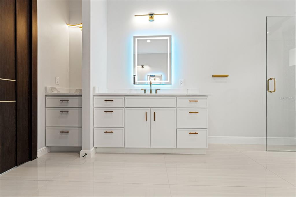 10700 PONTOFINO CIRCLE gallery image #35