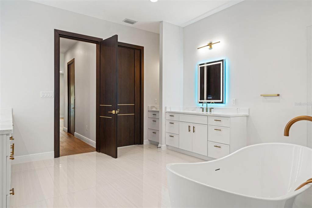10700 PONTOFINO CIRCLE gallery image #36