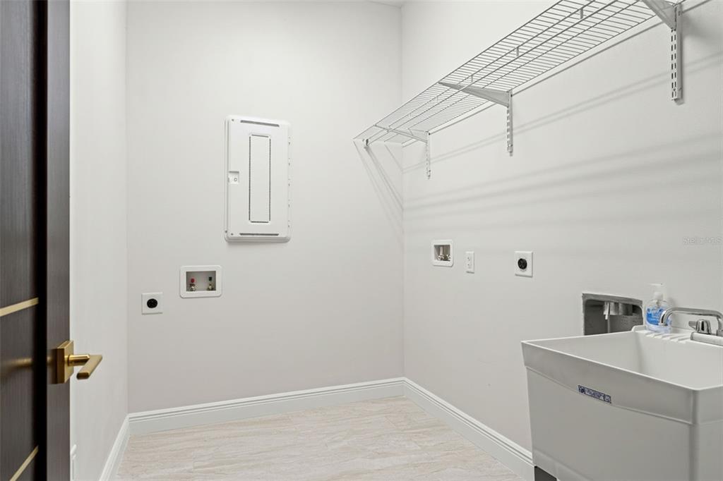 10700 PONTOFINO CIRCLE gallery image #40