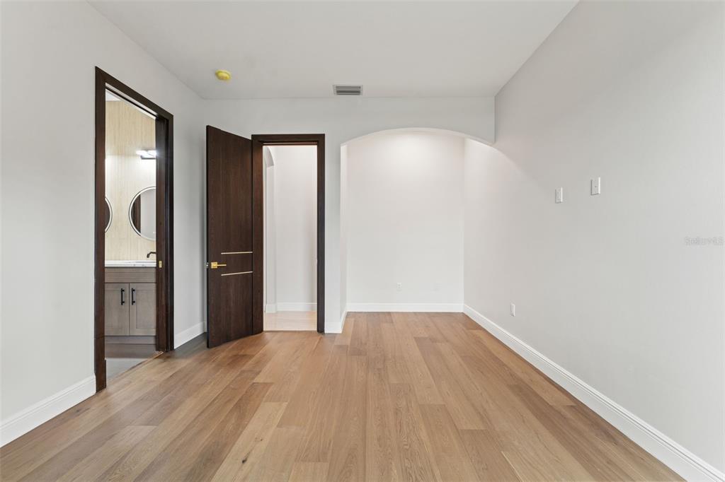 10700 PONTOFINO CIRCLE gallery image #44