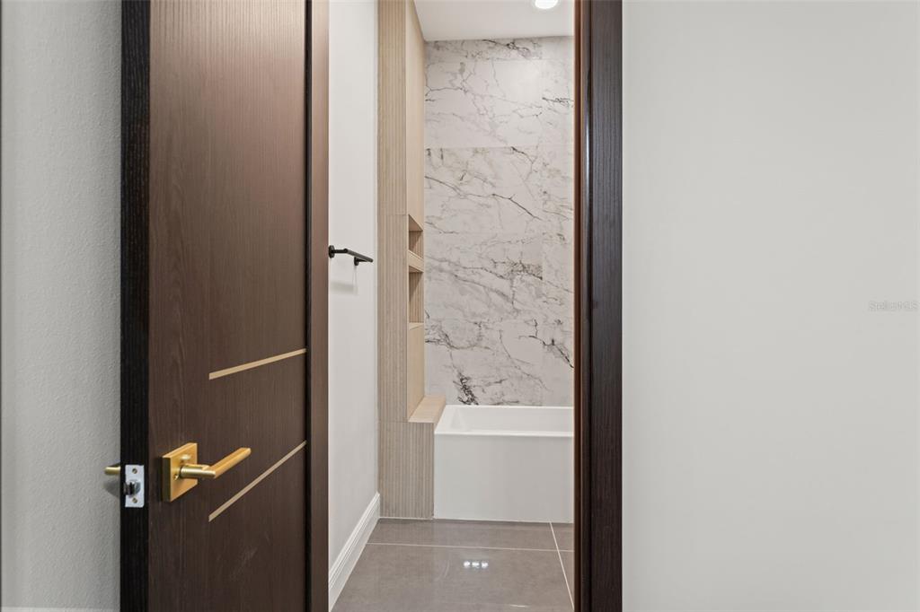 10700 PONTOFINO CIRCLE gallery image #47