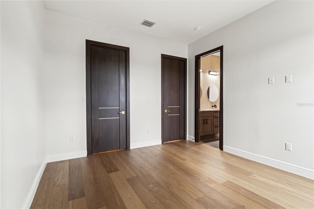 10700 PONTOFINO CIRCLE gallery image #49