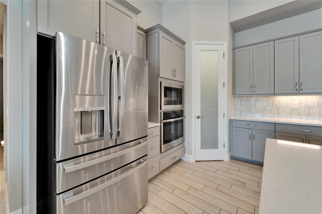 14239 SWISS BRIDGE DRIVE gallery image #18