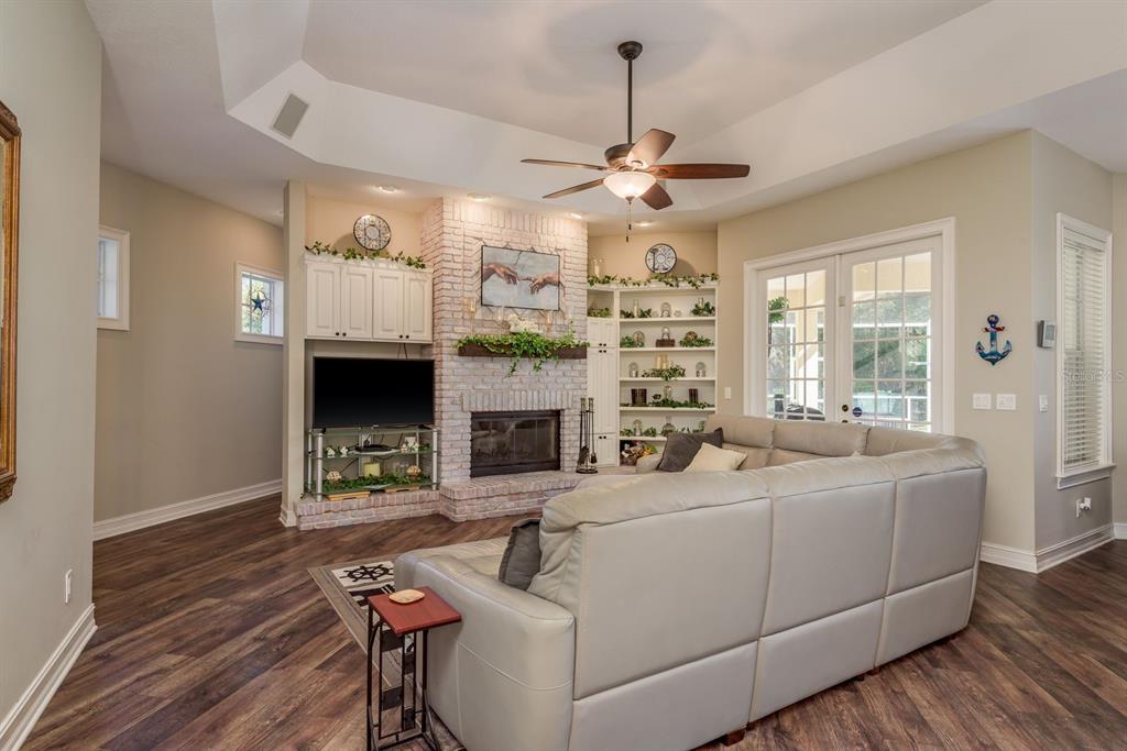 6207 CLAIRE DE LUNE COURT gallery image #17
