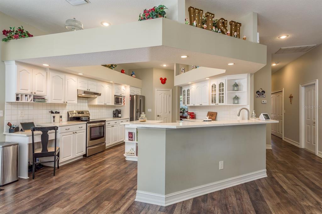 6207 CLAIRE DE LUNE COURT gallery image #22