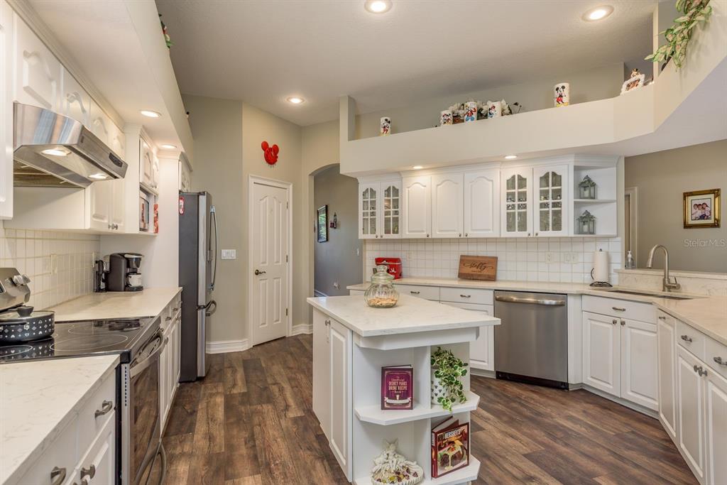 6207 CLAIRE DE LUNE COURT gallery image #23